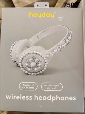 *new* Heyday™ Embellishment Wireless On-Ear Headphones - Cream
